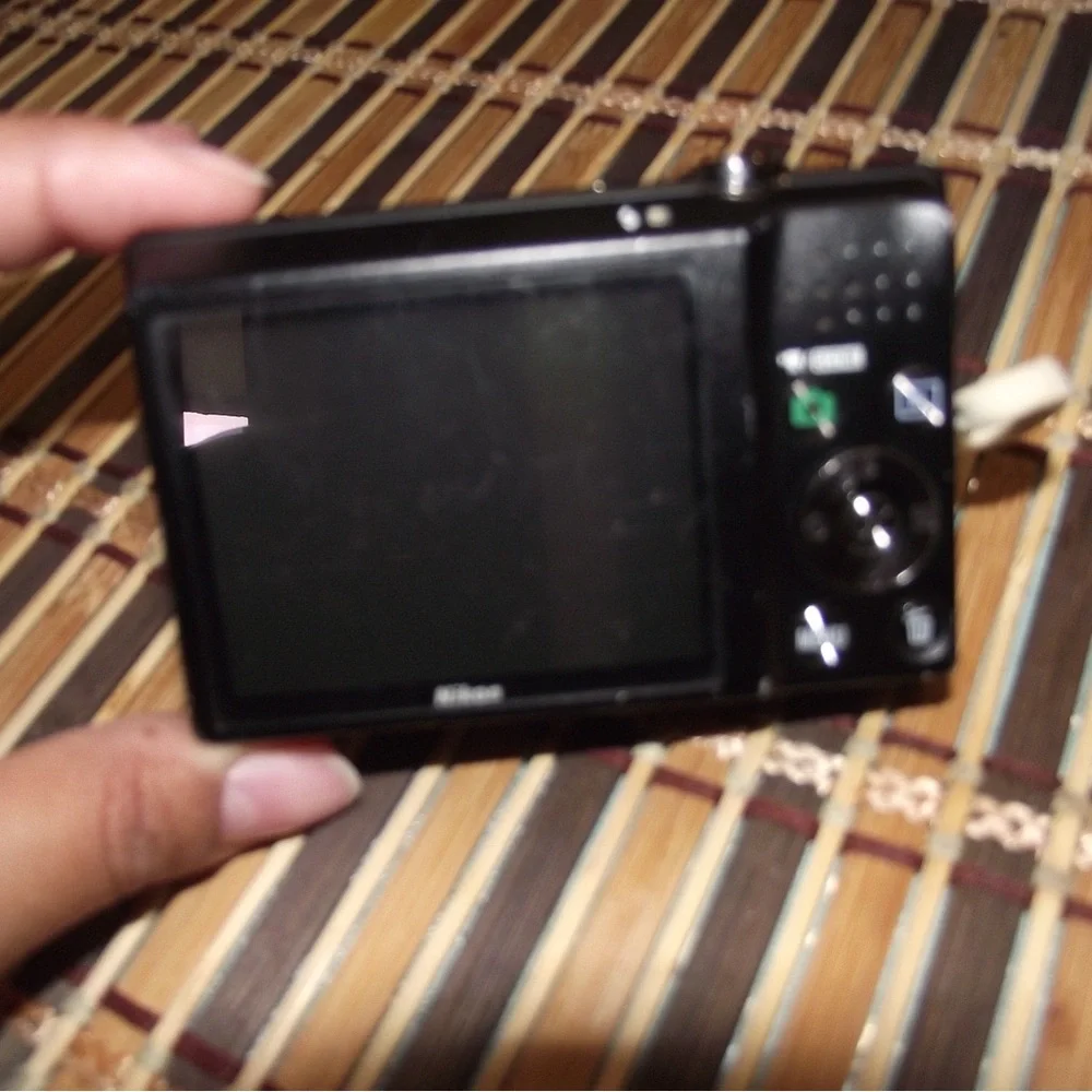 Nikon COOLPIX S570 Black Digital Camera FOR PARTS ONLY- lens error.